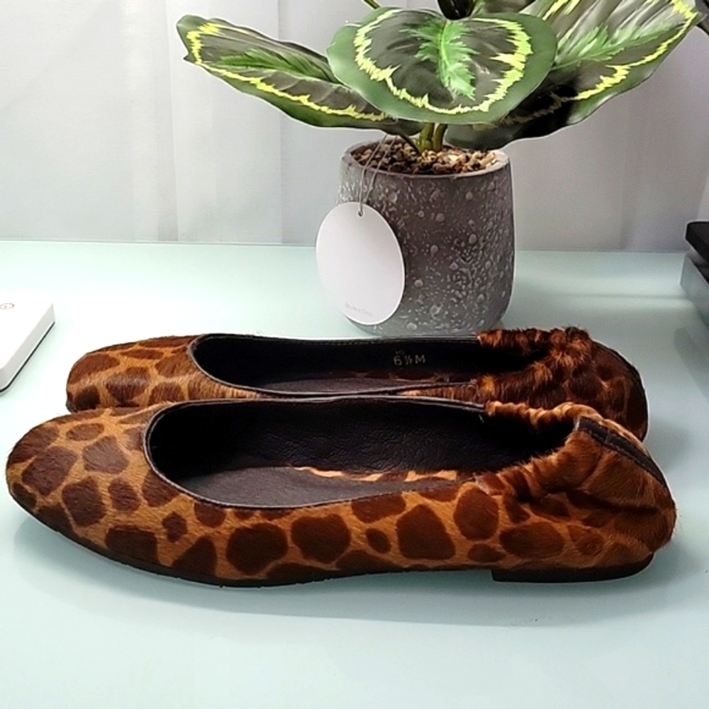 Donald J. Pliner Giraffe Print Calf Hair Ballet Flats 6.5 - Picture 1 of 5